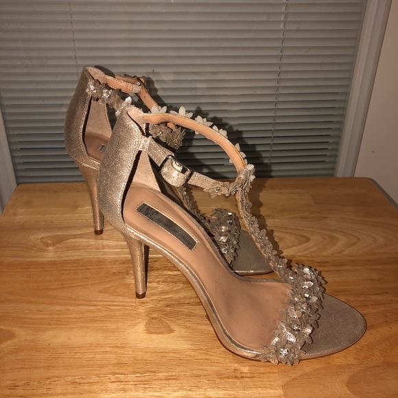 Gold heels - Picture 4 of 8